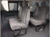 ゆとりある広々とした車内空間は、ドライブを始め買い物やレジャーなど、幅広く活躍します。一人でもみんなとでもお出かけを楽しみましょう!