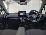 見通しのよいすっきりとした視界で、誰でも運転しやすいです。運転のしやすさは疲れにくさにも繋がりますよ♪