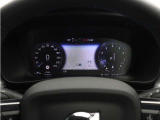運転にかかわる主要な情報は、12.3インチのデジタル液晶ドライバー・ディスプレイにわかりやすく表示されます。お好みの表示パターンと背景色へと変更できますので、状況に合わせてお選びください。