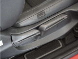 ◆シートハイトアジャスター◆運転席を上下に高さ調節ができます!運転ポジションを体格に合わせてシート調整できます。