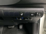 ステアリングヒーター付き。寒い日のドライブも、手のひらから温めてくれます。