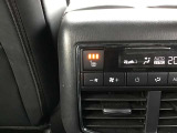 後席用のシートヒーターも装備