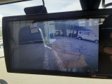 ルームミラー左半分 常に後部カメラ映像が映ります
