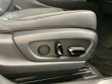 運転する時はドライビングポジションが気になりますよね。パワーシートで座席位置の微調整もしっかりできます。高級感がある装備としても人気があります。