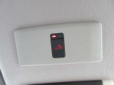 【SOSコールスイッチ】急病時やあおり運転等の危険を感じたときには、SOSコールスイッチを押して下さい。事故発生時には、エアバック展開と連動し自動通報され、オペレーターが緊急連絡をサポート致します。