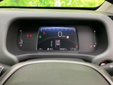 視認性の高いメーターデザイン。直感的に情報を把握でき、運転中の確認が容易です。