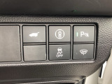 横滑りを抑制し車の姿勢の安定を図るVSA機能、車庫入れや縦列駐車など狭い場所でも安心な障害物センサー搭載。運転席とリアゲート本体に開閉スイッチを装備し、とても便利な電動リアゲート!