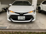 車両前方よりライトとウインカーを点灯させた状態です