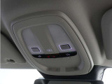 ルーフにあるボタンは、車両が始動しない場合、パンクした場合、または事故に遭った場合などの緊急時に支援の要請に使用できるため、安心感を高めることができます。