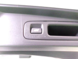 スイッチひとつでバックドアを自動開閉。荷物の積み下ろしを快適にサポートします。