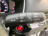 直感的な操作で、安全な車線変更をサポートします。視認性の高いデザインで、夜間走行時にも安心です。