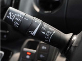 【バリアブル間欠ワイパースイッチ】車速に応じてワイパーの間隔を自動的に調整する機能。雨の量や車速に応じてワイパーの間隔を最適化し、視界を確保することができます。