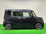 ドアは約90度に開くので荷物も積み込みやすく、乗り降りもしやすい♪ ロングドライブも快適に過ごせる工夫がいっぱいです♪♪