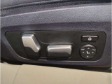 【コックピットシート】BMW車の主役席。車体中央にくる様に配置し車両重心とが一致する事でドライバーと車との一体感あるドライビングを実現。人間工学に基づき形成した形状が長時間のドライブ疲労も軽減します!
