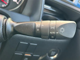 【オートライト(AUTO)】外の明るさをシステムが感知して、自動でヘッドライトが点灯します。ヘッドライトをつけ忘れを防ぐ便利機能です。