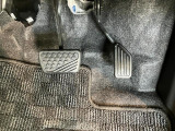 品質へのこだわり!フロアマットやシートなど車内をキレイに清掃し、ニオイや汚れなどを徹底的にクリーニングしてもらっております。室内はピカピカです☆