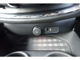 【運転席シート】人間工学に基づき形成した形状が長時間のドライブ疲労も軽減します。すべての走りを特別な出来事に変える様に設計されています。
