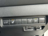 オートマチックハイビームとは、先行車や対向車のライトを認識し、ハイビームとロービームを自動で切り替える機能です。夜道の視界を確保します。詳細は販売店スタッフまでおたずねください。