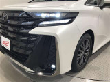 LEDヘッドライトです。デザイン性がよくとても明るいので、夜間の走行や悪天候でも安心です。しかも長寿命!