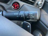 スイッチ操作で一定速度に走行を制御。加速、減速の少ない高速道路などでの運転をより快適にするクルーズコントロールを装備。