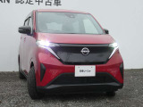 アダプティブLEDヘッドライト。フロントカメラで前方の状況を検知し対向車や先行車に眩しい思いをさせることなく必要なところだけを遠くまで照射します。