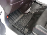 お立ち寄りいただく際は、事前にご連絡をお願いします。お目当てのお車が商談中や売約となることもございます。ご確認いただいてから、お立ち寄りください。