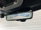 スマートリヤビューミラーは、リヤゲートガラスの内側に取り付けたカメラの映像をルームミラーに表示する機能です!!
