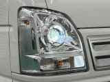 【LEDヘッドランプ】明るいライトが夜間の安全運転をサポートします。消費電力も少なく長寿命です。