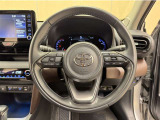 ステアリングスイッチ搭載!手を離さずに手元のスイッチでさまざまな操作が可能。運転中、視線をそらさなくても操作ができて安全です!
