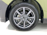 純正アルミホイールが車の雰囲気を引き立てますね!