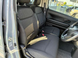 運転席もゆったり座ることができますよ☆