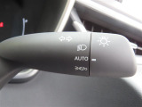 AUTOの位置にセットしておくと、暗くなったら自動でライトの点灯をサポートしてくれます!高速道路でのトンネル通過時など便利です!