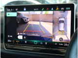 【360&deg;カメラ+前後センサー】 バック駐車の際に360&deg;カメラと障害物センサーによって音と画像で障害物までの距離をドライバーに知らせます。
