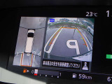【アラウンドビューモニター&バックモニター】クルマを真上から見下ろしているかのような映像が表示され、周囲の状況がひと目で把握できるので、安心してスマートに駐車できます。駐車が苦手な方にオススメです!