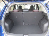 後部座席は分割可倒タイプ