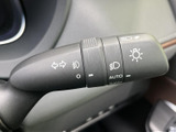 スムーズな操作感を実現したウインカーレバー。視認性の高い表示で、安全な運転をサポートします。