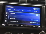 Bluetooth(ブルートゥース)接続機能付き。スマートフォンなどからお気に入りの音楽をワイヤレス再生できます。ドライブがさらに楽しくなりますね。
