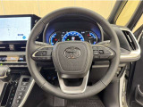 ステアリングスイッチ搭載!手を離さずに手元のスイッチでさまざまな操作が可能。運転中、視線をそらさなくても操作ができて安全です!