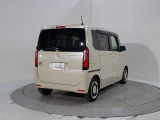 Honda独自のセンタータンクレイアウト、低床設計で床が低くドアも大きく開きますので、女性やお子様、ご年配の方にも一段と乗り降りがしやすくなっています。