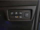 各操作スイッチが運転席すぐ近くにありますので、操作性バッチリです。
