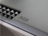 ◆助手席エアバッグ◆SRSエアバッグは、シートベルトだけでは防ぎきれない衝突時の衝撃から乗員を守るための安全装置。衝突時に瞬時に膨らみ、頭部や胸部がダッシュボードに直接衝突するのを防ぎます。