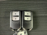 【スマートキーシステム】持っているだけでエンジン始動や、ドアロックの開閉までできる、鍵の抜き差しが不要な、便利なスマートキーを装備!