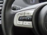 【オーディオの切り替えスイッチ】運転中もナビを触ることなく、ソース選択やボリュームの調節などができるので安全です。