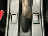 運転席と助手席には寒い時期に大活躍のシートヒーター付です。