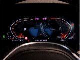 【メーターパネル】BMWライブコックピット12.3インチコントロールディスプレイはフルデジタルとなります。メーターパネル中央にマップ表示も可能となりますので視線の移動が少なくなり運転に集中する事が可能です。