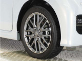 ◆純正アルミホイール装着車◆これで足元まわりも、おしゃれにきまります!