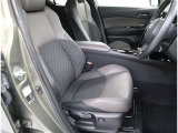 合皮の部分シートと運転席まわりです。