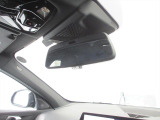 BMWのほぼすべてのモデルで、ETC2.0(DSRC対応)のETC車載器がルームミラーにスマートに内蔵されています。