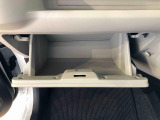よく使うものが手を伸ばせばすぐ届く、機能面で充実した収納。