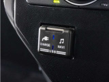 ◆USB接続端子◆スマホやiPodなどを接続して、いつもの音楽を車内でもお楽しみいただけます♪